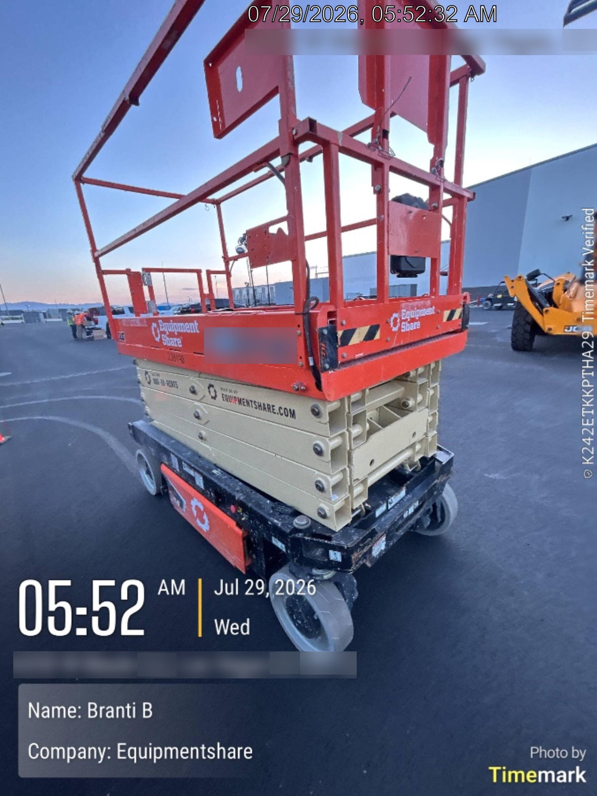 2022 JLG ES3246