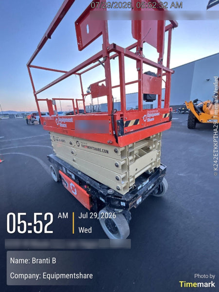 2022 JLG ES3246