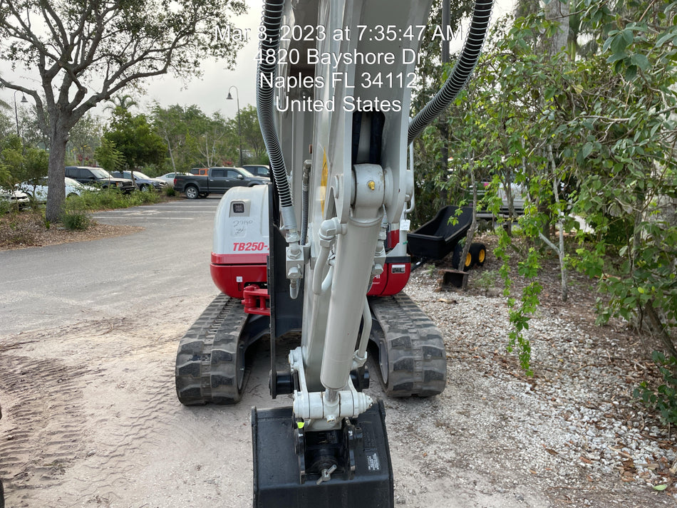 2023 TAKEUCHI TB250-2R
