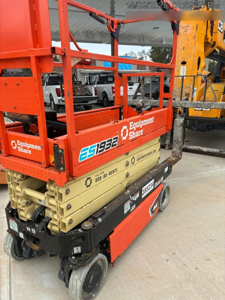 2022 JLG ES1932