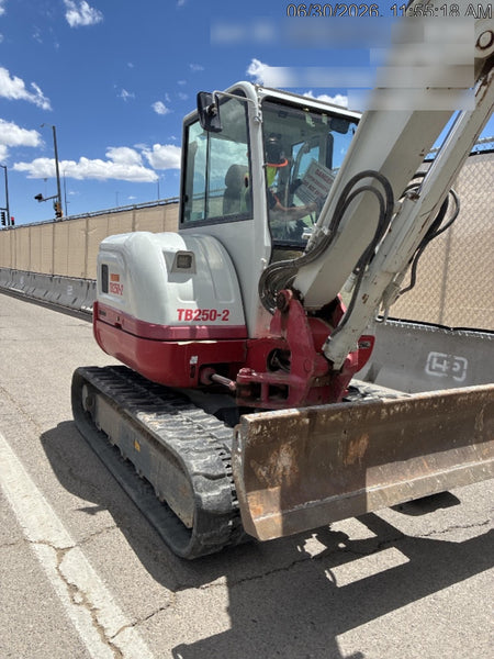 2021 TAKEUCHI TB250-2C