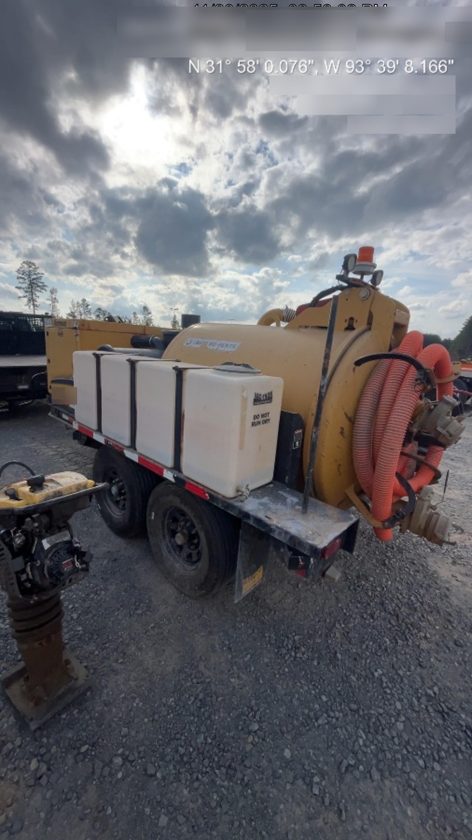 2019 Vac-Tron LP573XDT 24Hp Kohler Diesel, 500 Gal Debris Tank, 500 CFM Vacuum Pump, x2 100 Gal Water Tanks