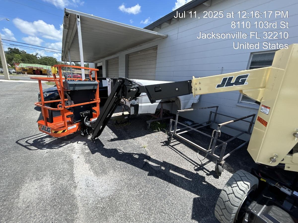 2025 JLG E300AJP