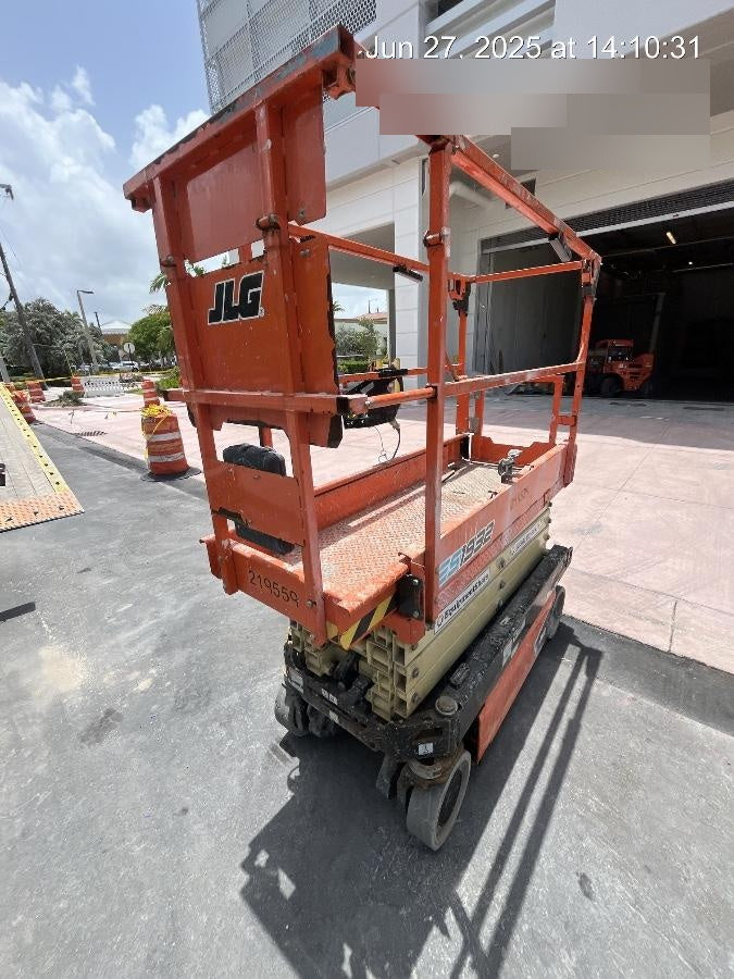 2022 JLG ES1932