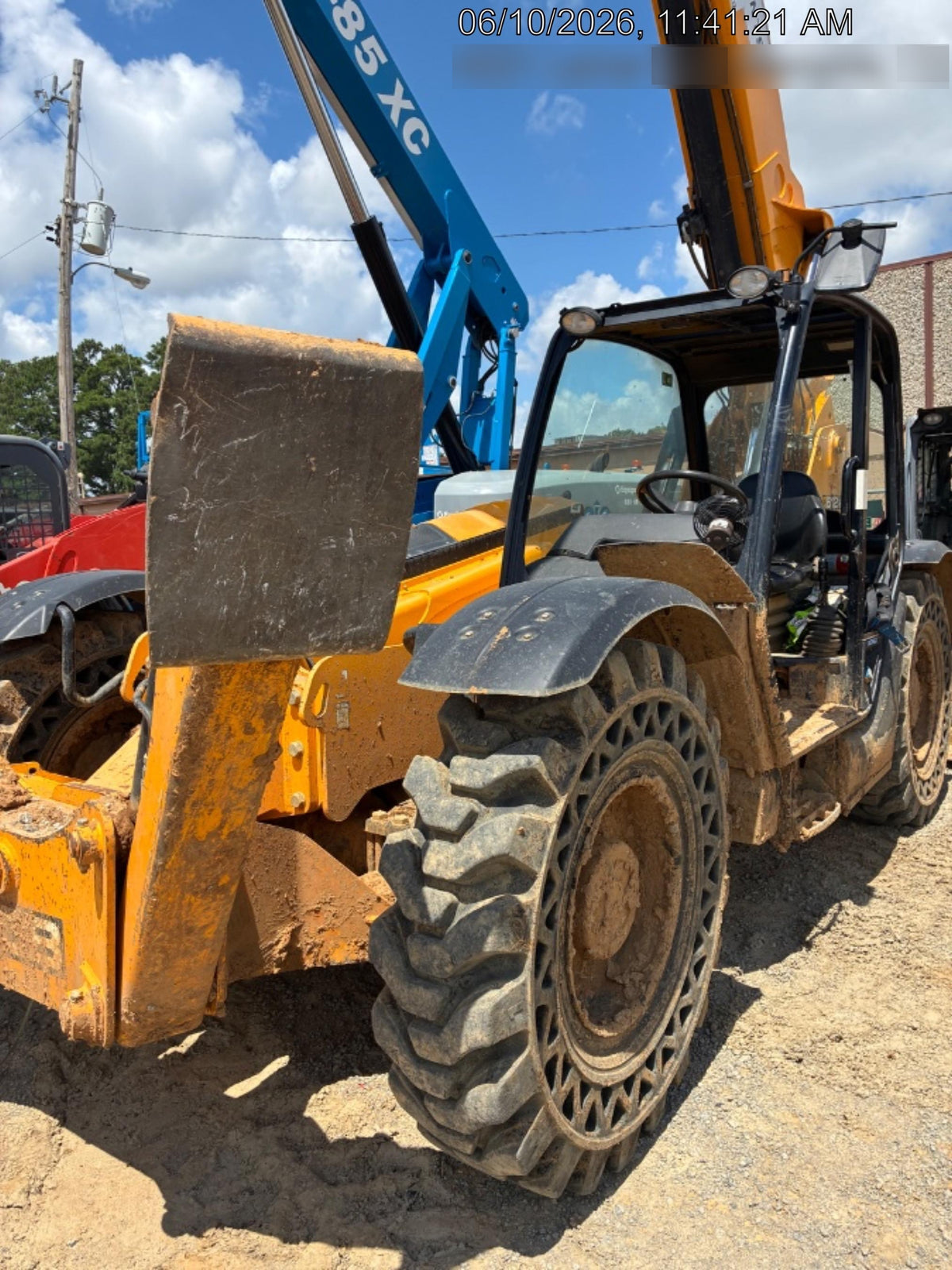 2019 JCB 512-56 Canopy, 109 HP, Solid Tires, STD Worklight, Beacon, Aux Hydraulics, Lifting Eye, Back up Alarm w/66" Carriage/60" Forks