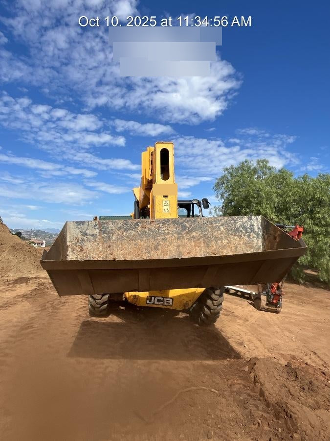 2022 JLG 1001100823