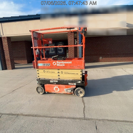 2023 JLG ES1932