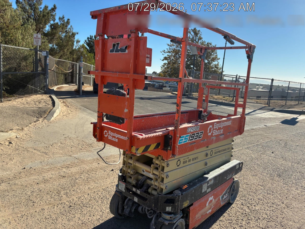 2022 JLG ES1932