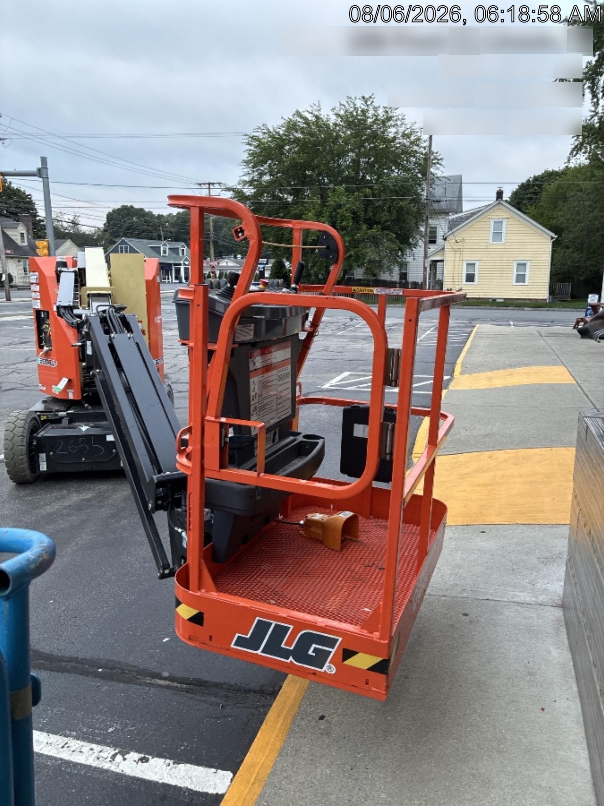 2025 JLG E300AJP
