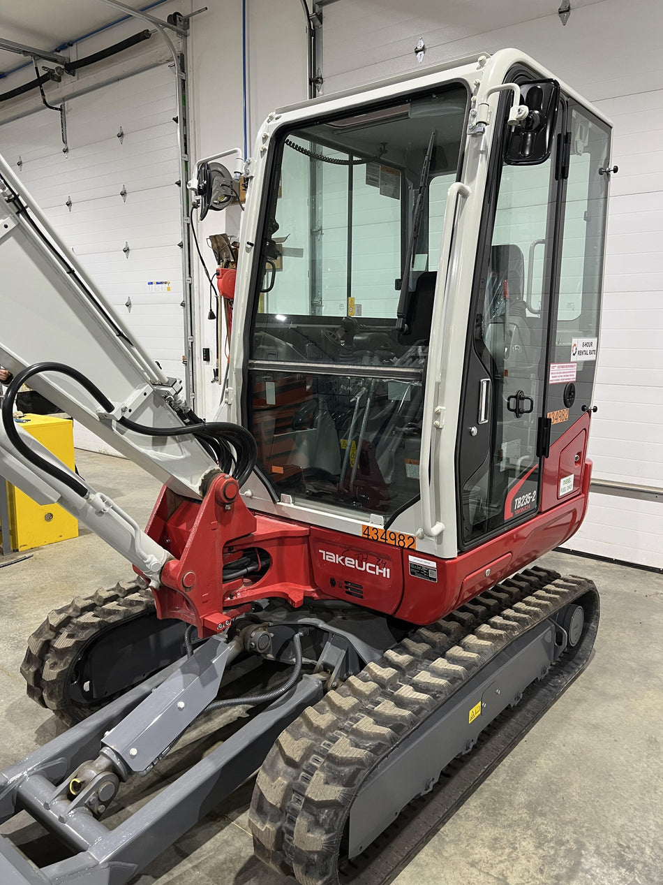 2024 TAKEUCHI TB235-2CR
