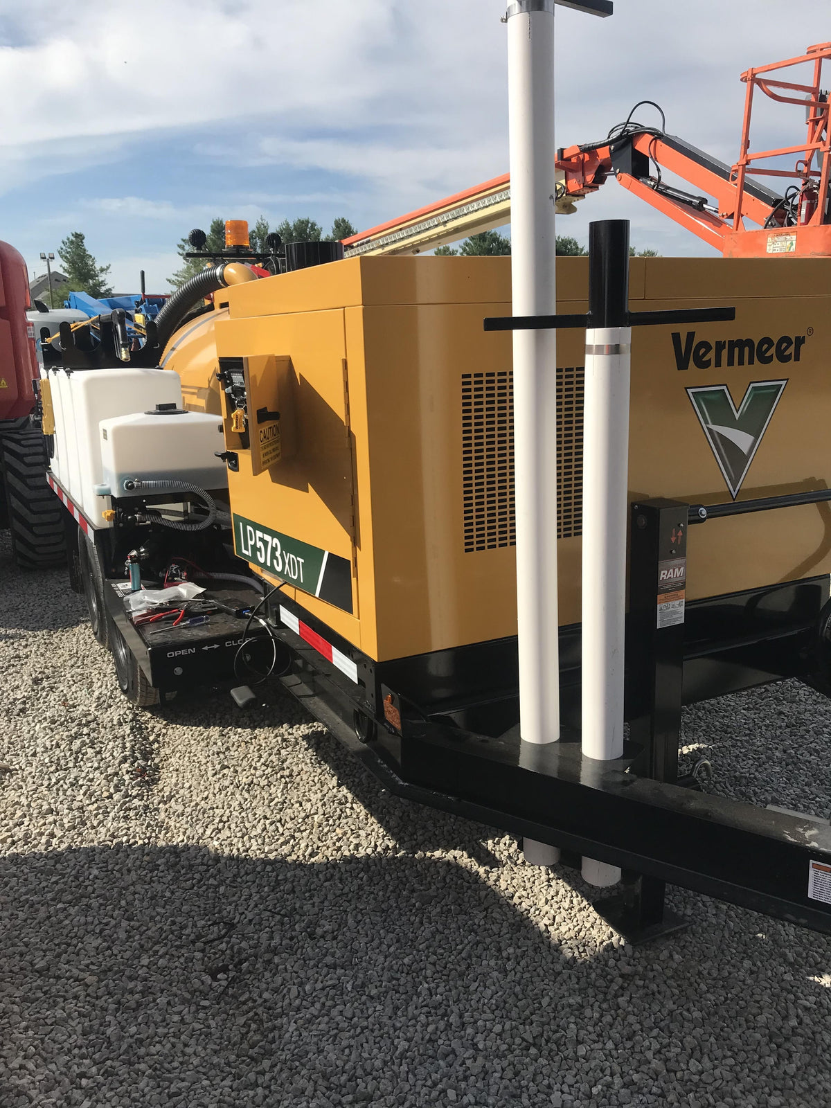 2022 Vac-Tron LP573XDT T4 Koehler Diesel Engine, 500 Gallon Debris Tank, x2 100 Gallon Water Tanks