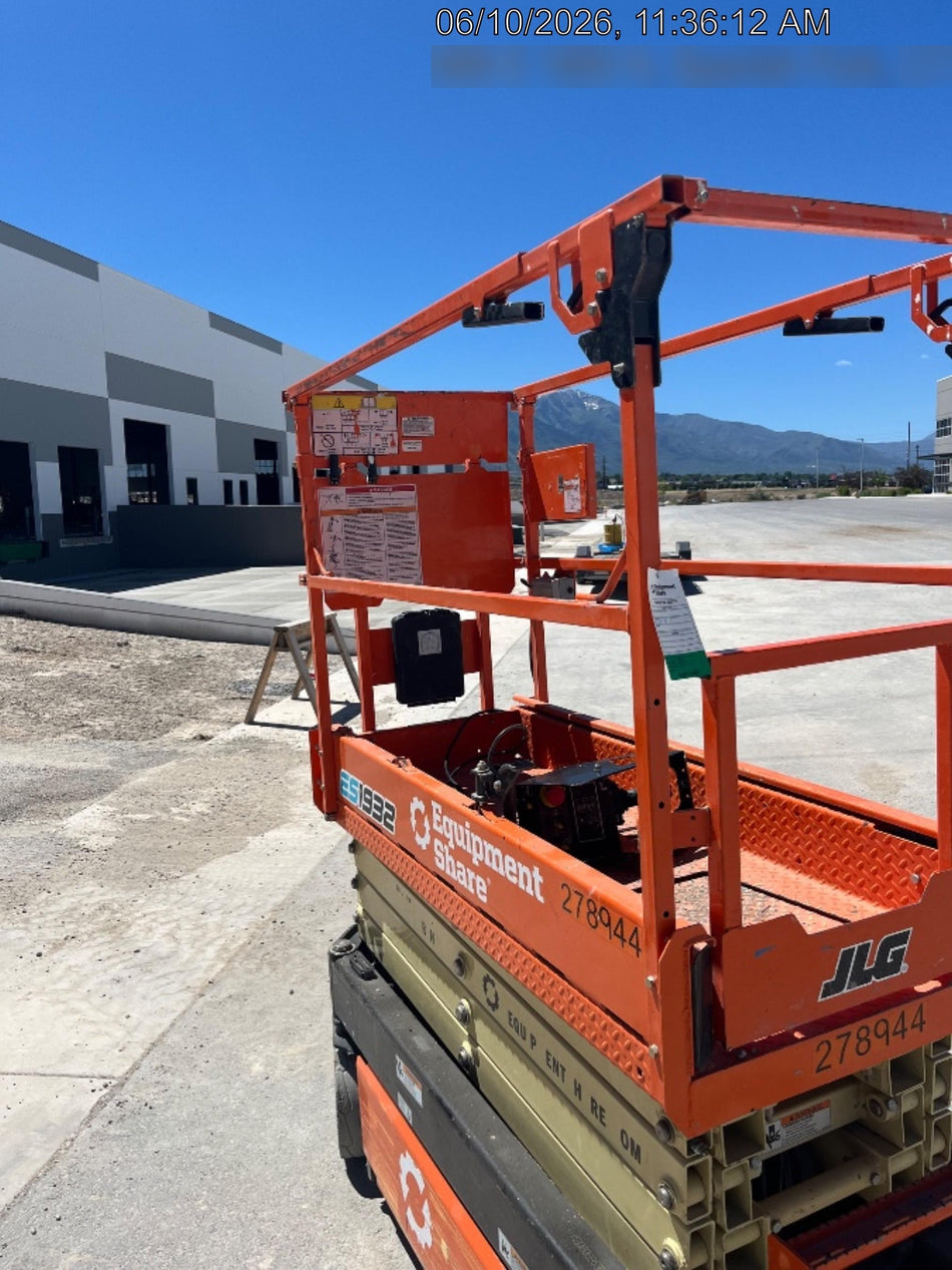 2022 JLG ES1932