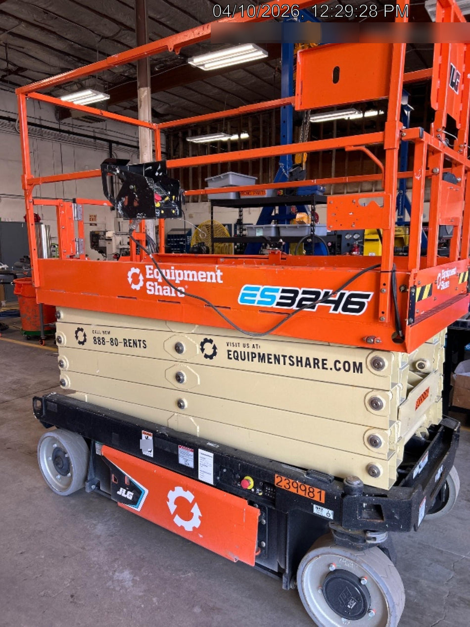 2022 JLG ES3246