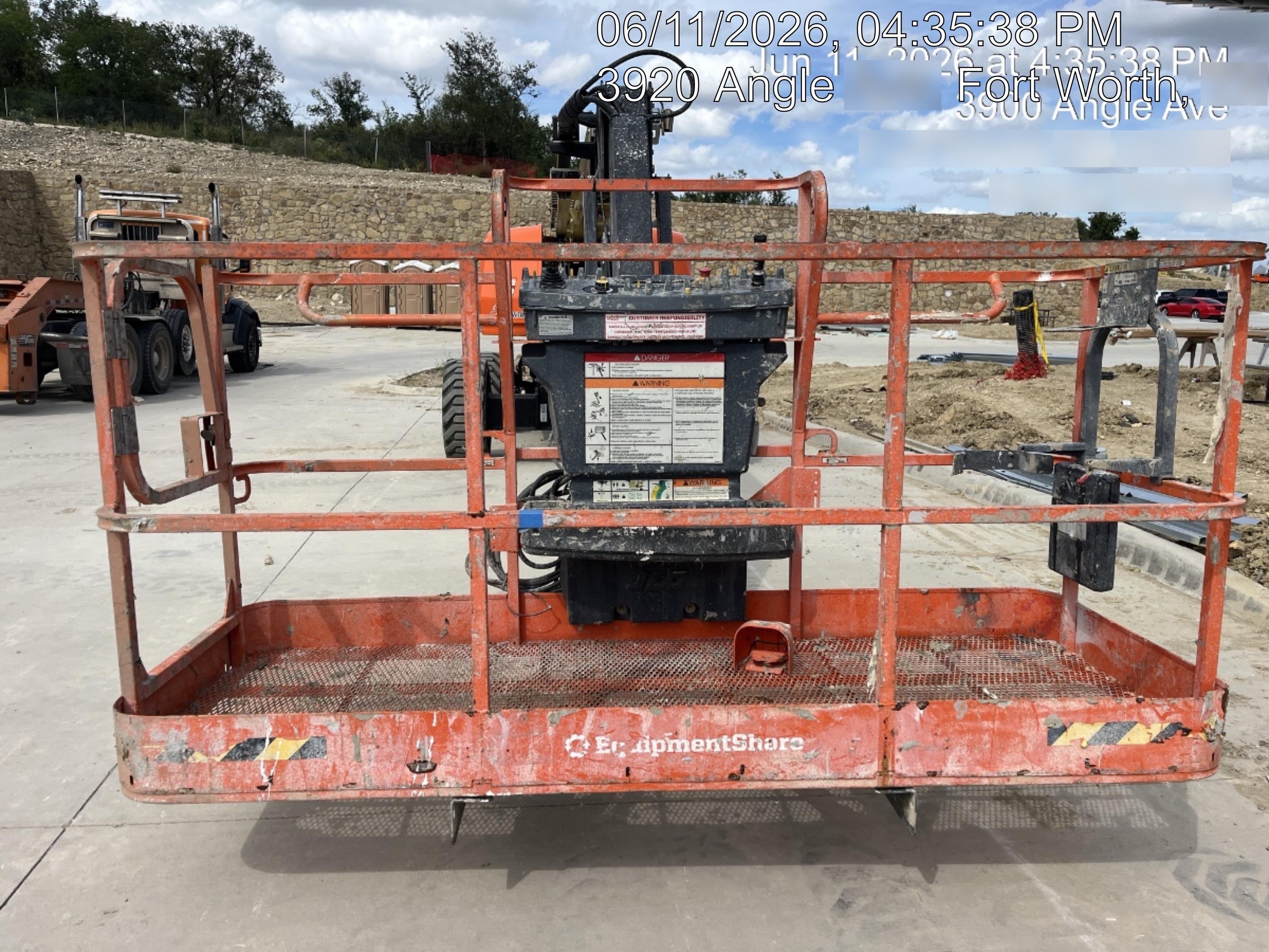 2023 JLG 660SJ