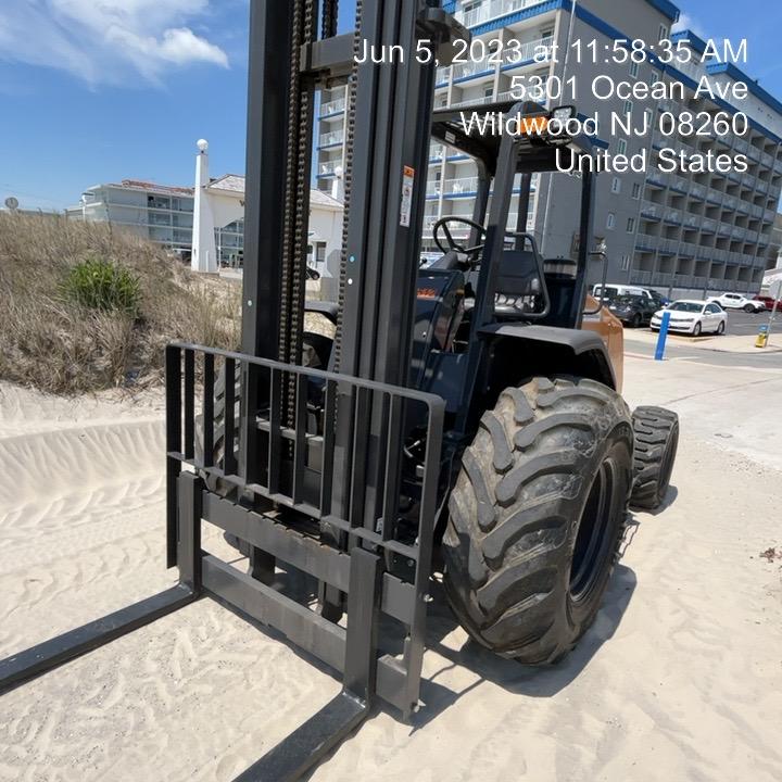 2023 CASE 588H