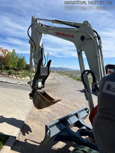 2023 TAKEUCHI TB250-2C