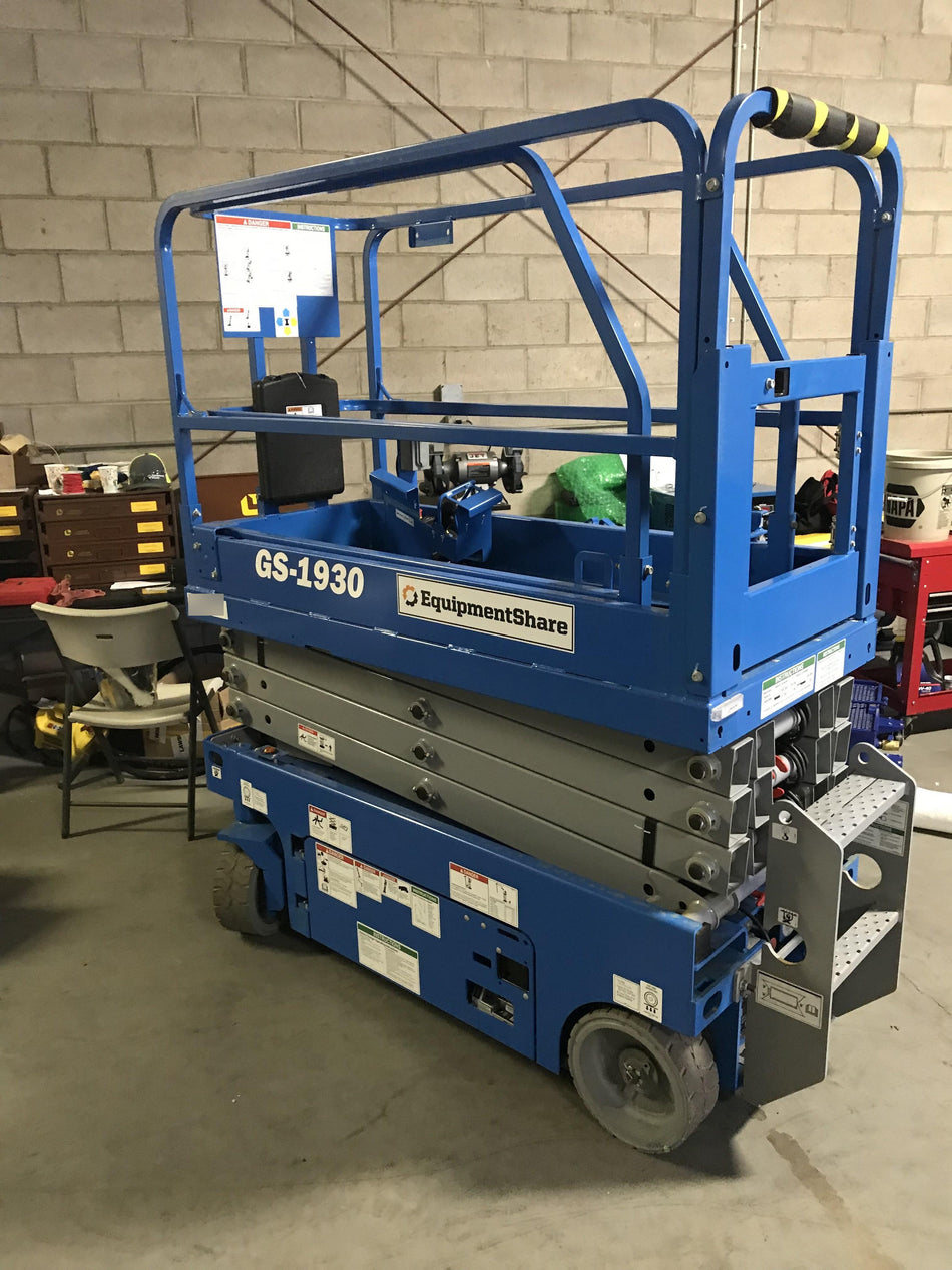 2019 Genie GS-1930 Half Height Swing Gate, 800W Inverter