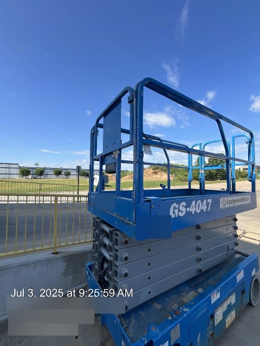 2019 Genie GS-4047 Folding rails with half height swing gate