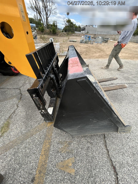 2025 JLG 1001100823