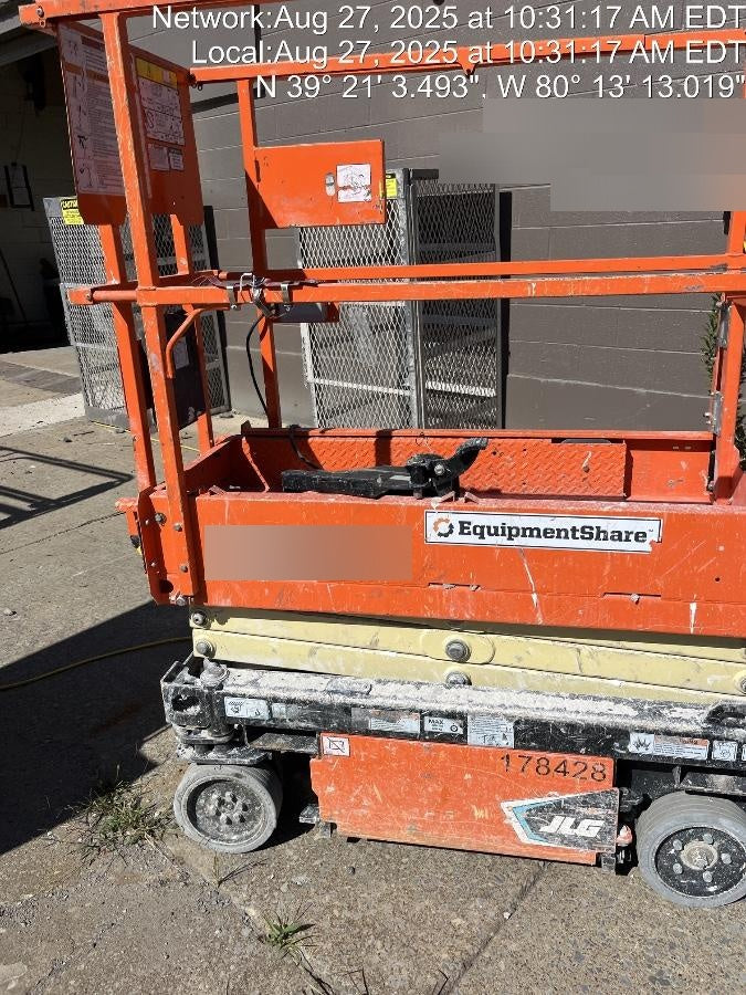 2021 JLG ES1330L