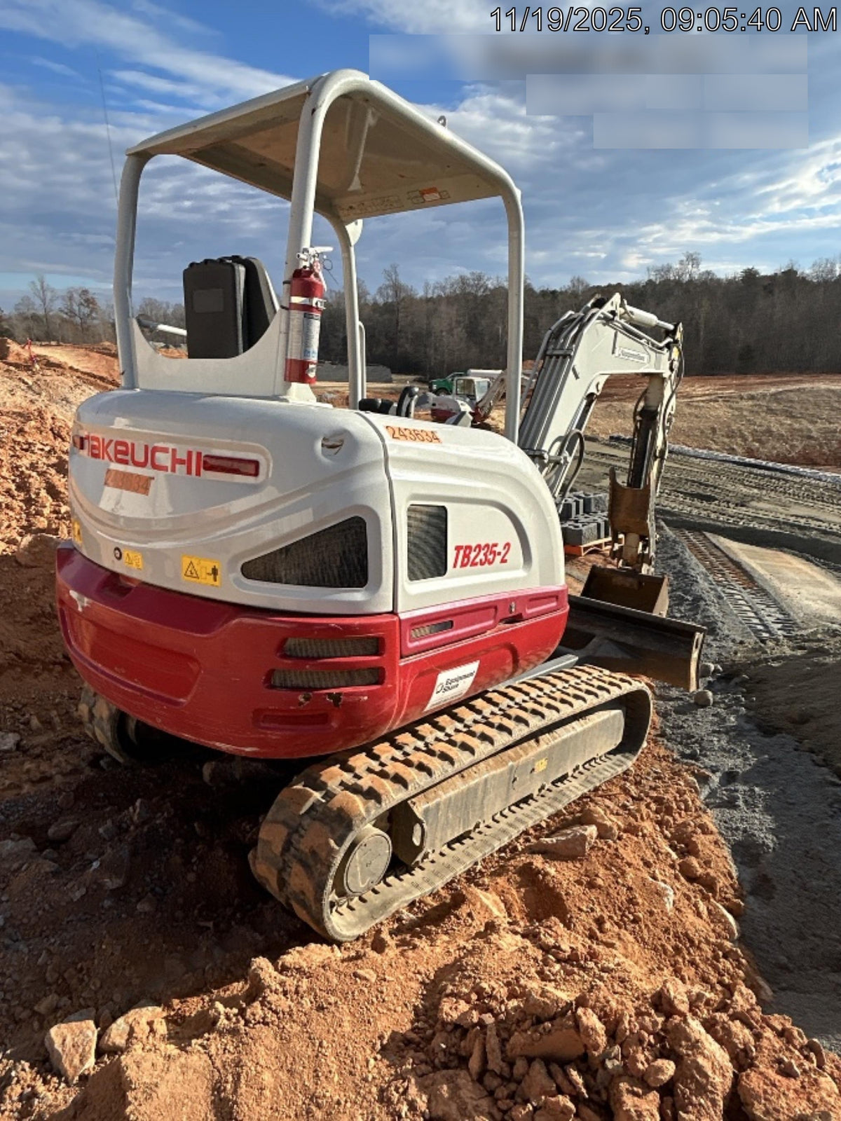 2022 TAKEUCHI TB235-2R