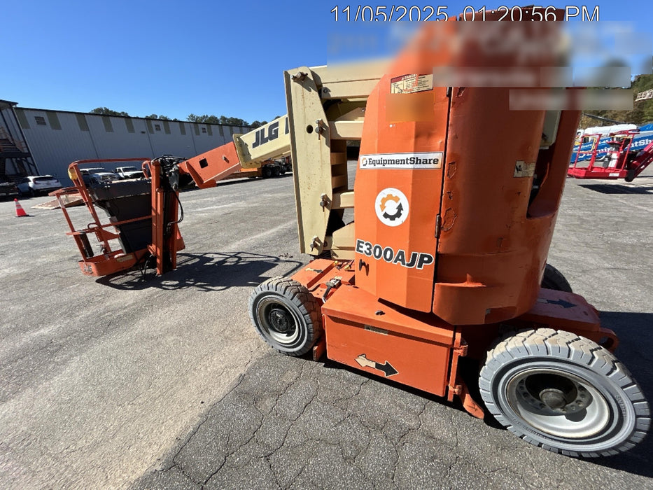2019 JLG E300AJP