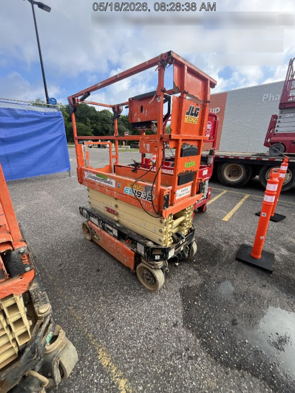 2021 JLG ES1932