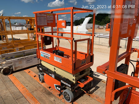 2021 JLG ES1330L