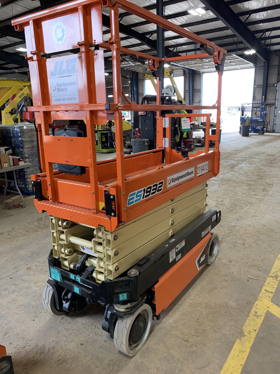 2022 JLG ES1932