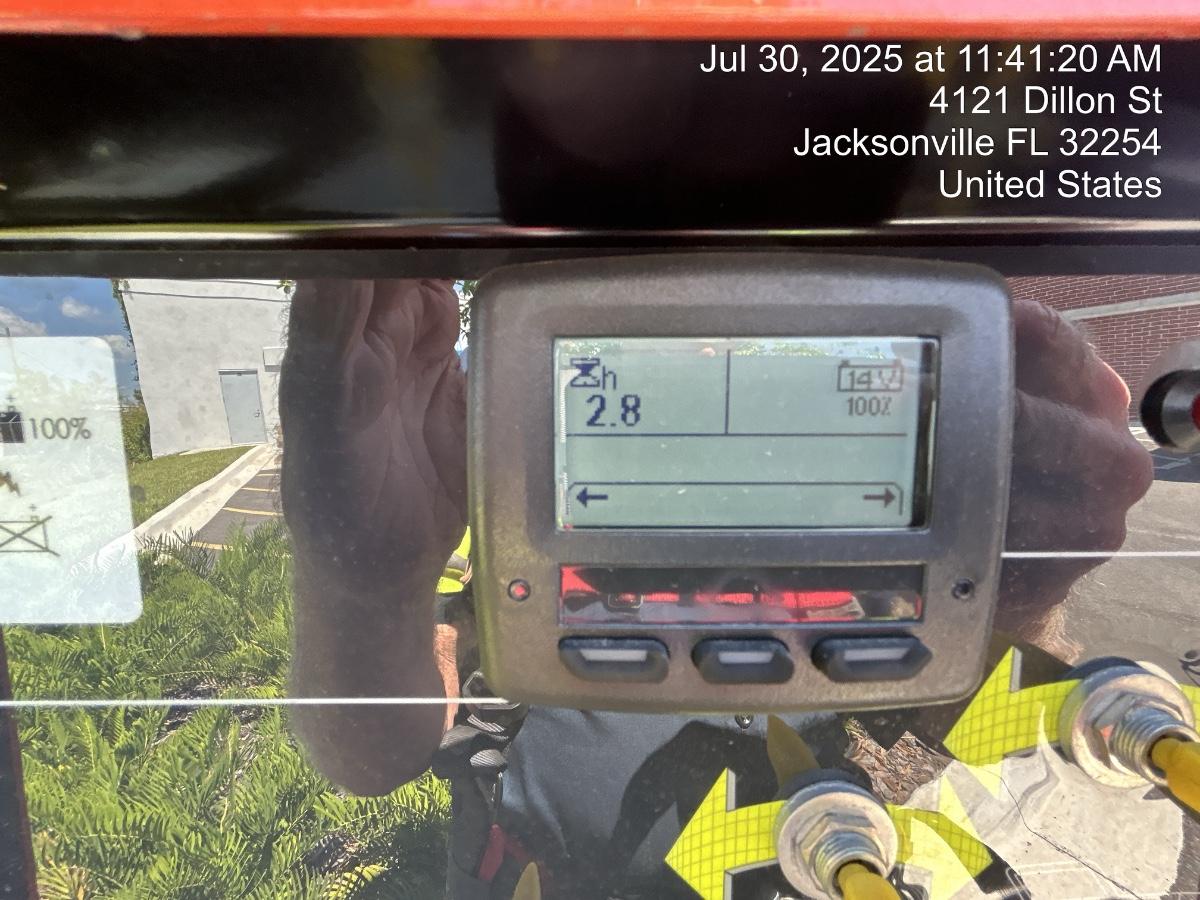2025 JLG E300AJP