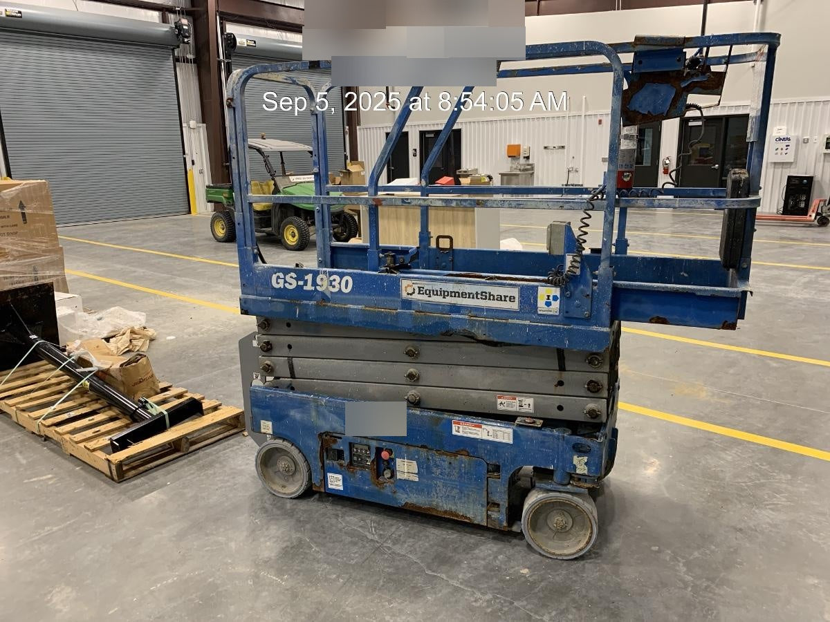 2019 Genie GS-1930 Fixed Rails with Chain Entry