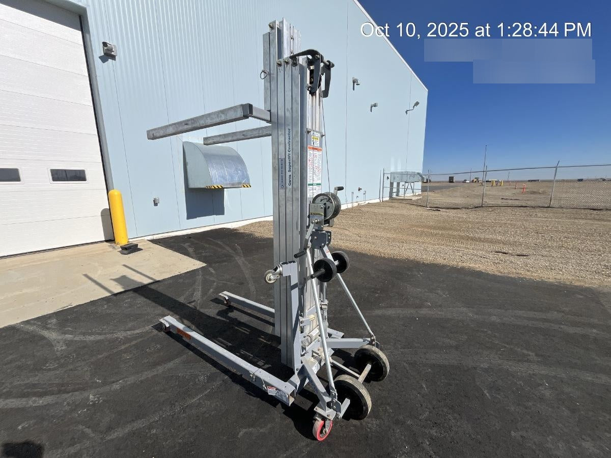 2023 GENIE SLC-24