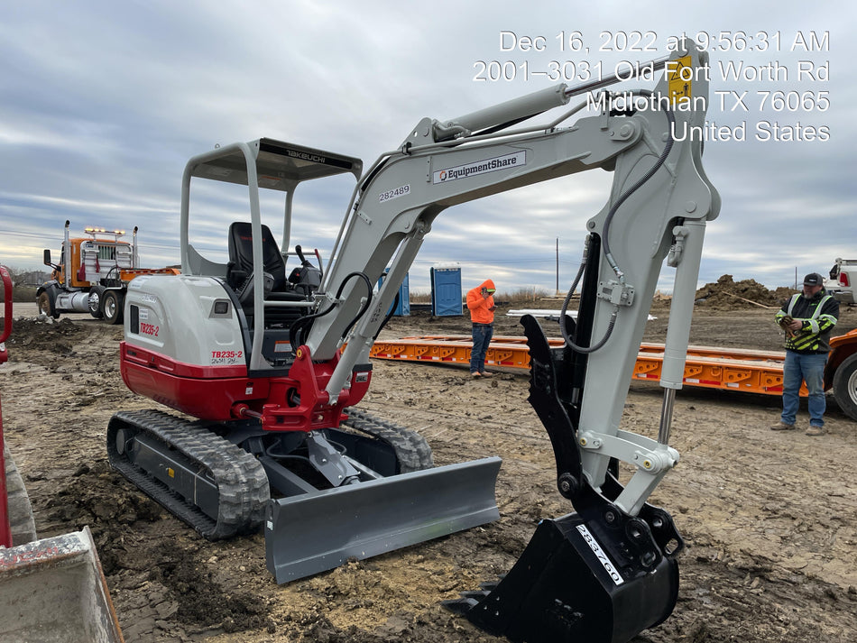 2022 TAKEUCHI TB235-2R
