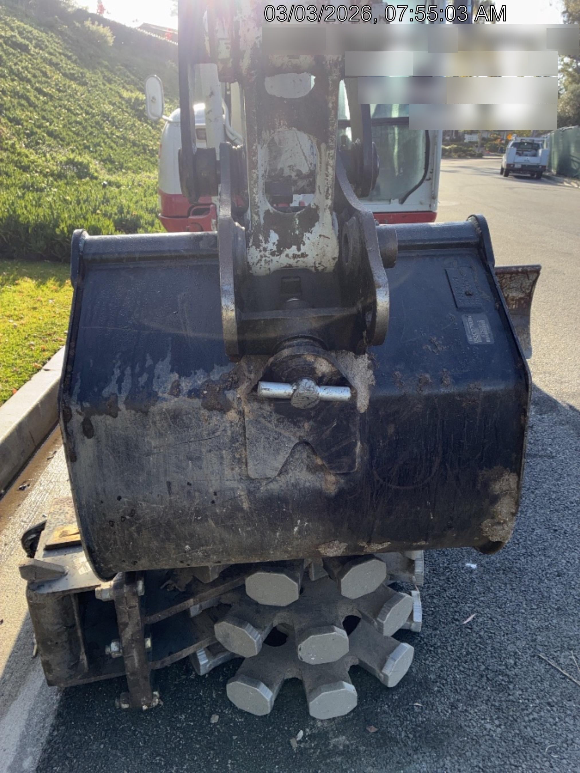 2025 TAKEUCHI 36" Bucket - Takeuchi