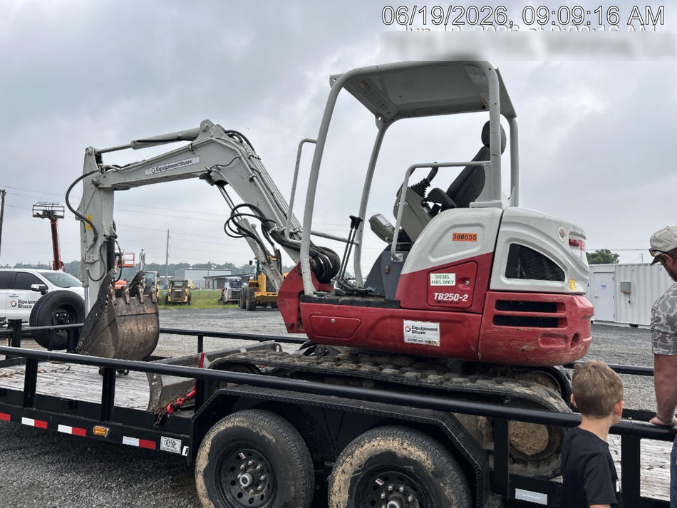 2023 TAKEUCHI TB250-2R