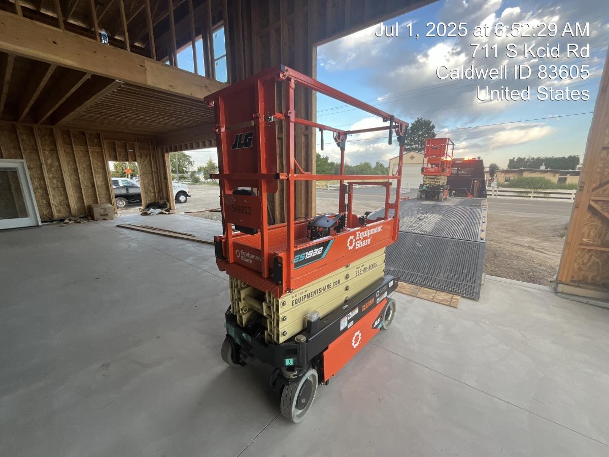 2025 JLG ES1932