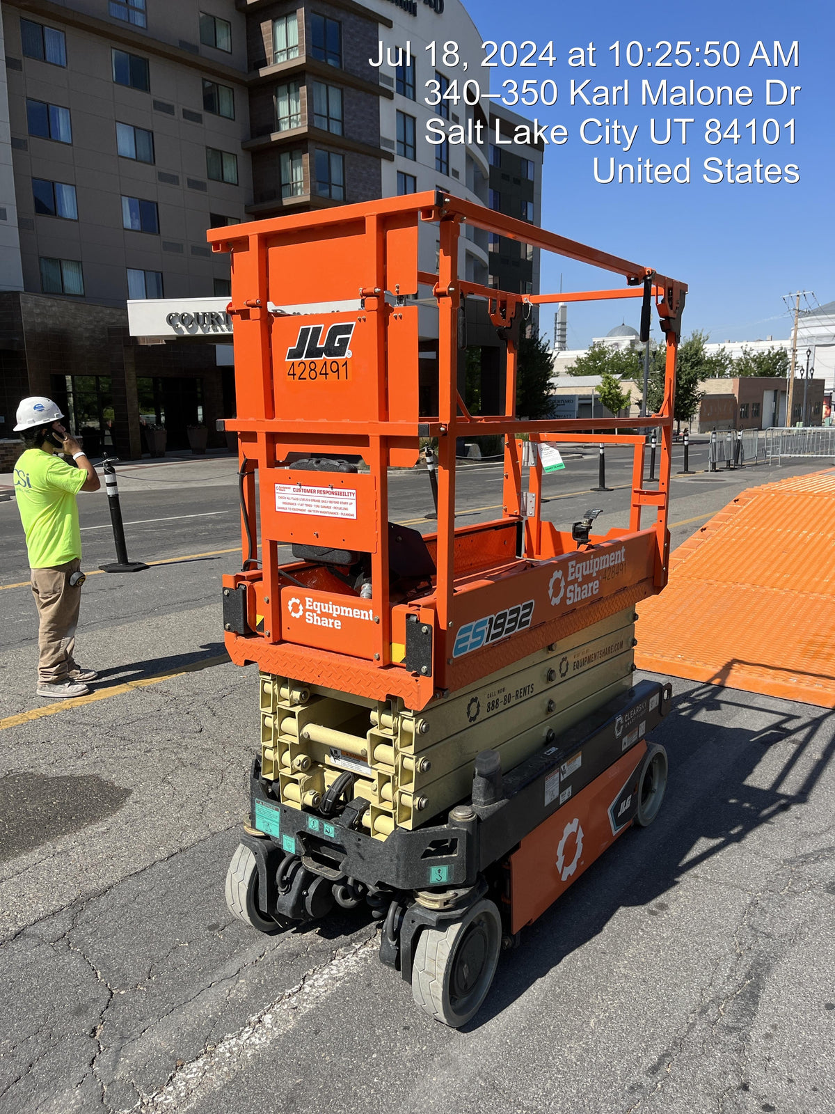 2024 JLG ES1932