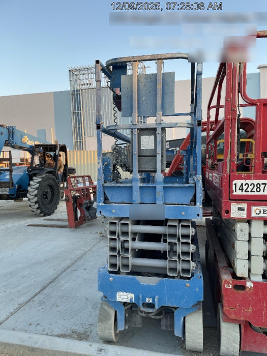 2019 Genie GS-2632 Folding rails with half height swing gate