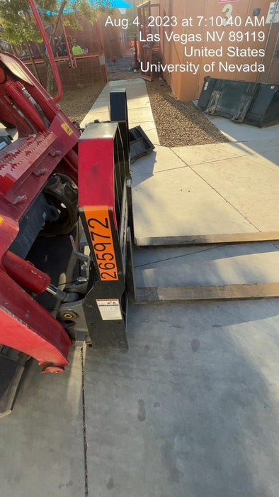 2021 TAKEUCHI 48" Pallet Forks - Takeuchi