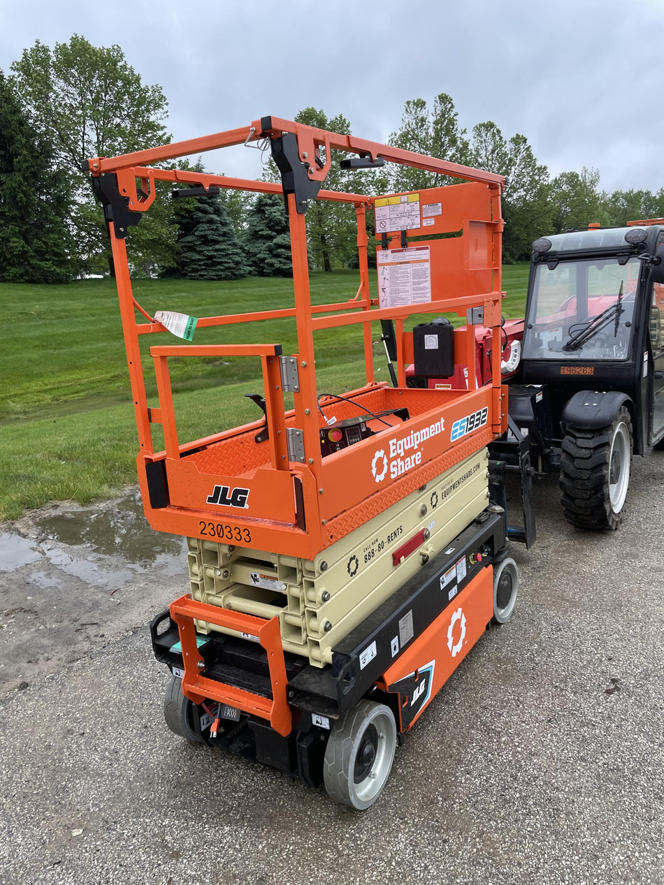 2022 JLG ES1932