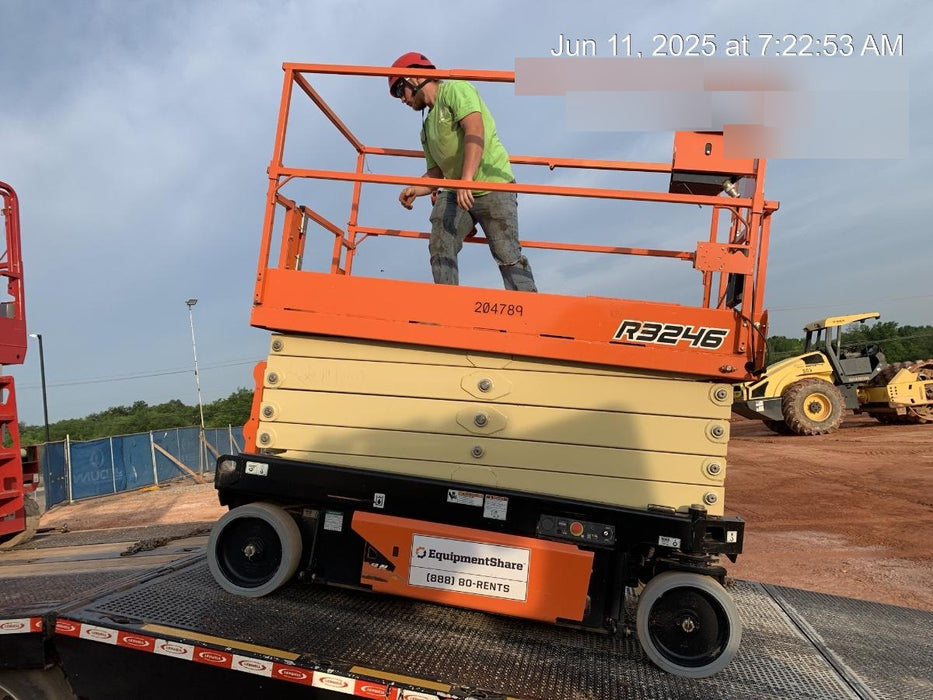 2021 JLG R3246