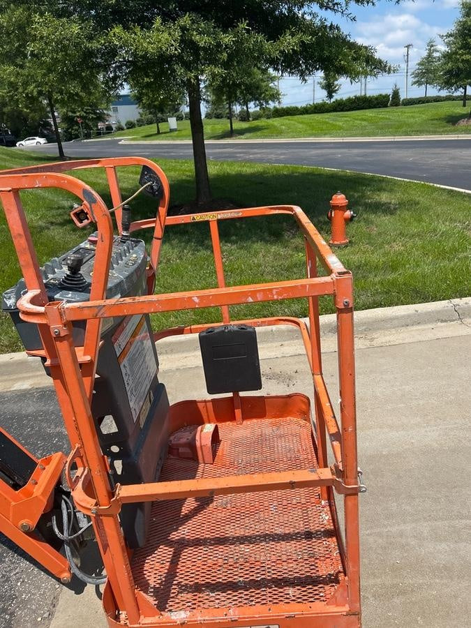 2019 JLG E300AJP