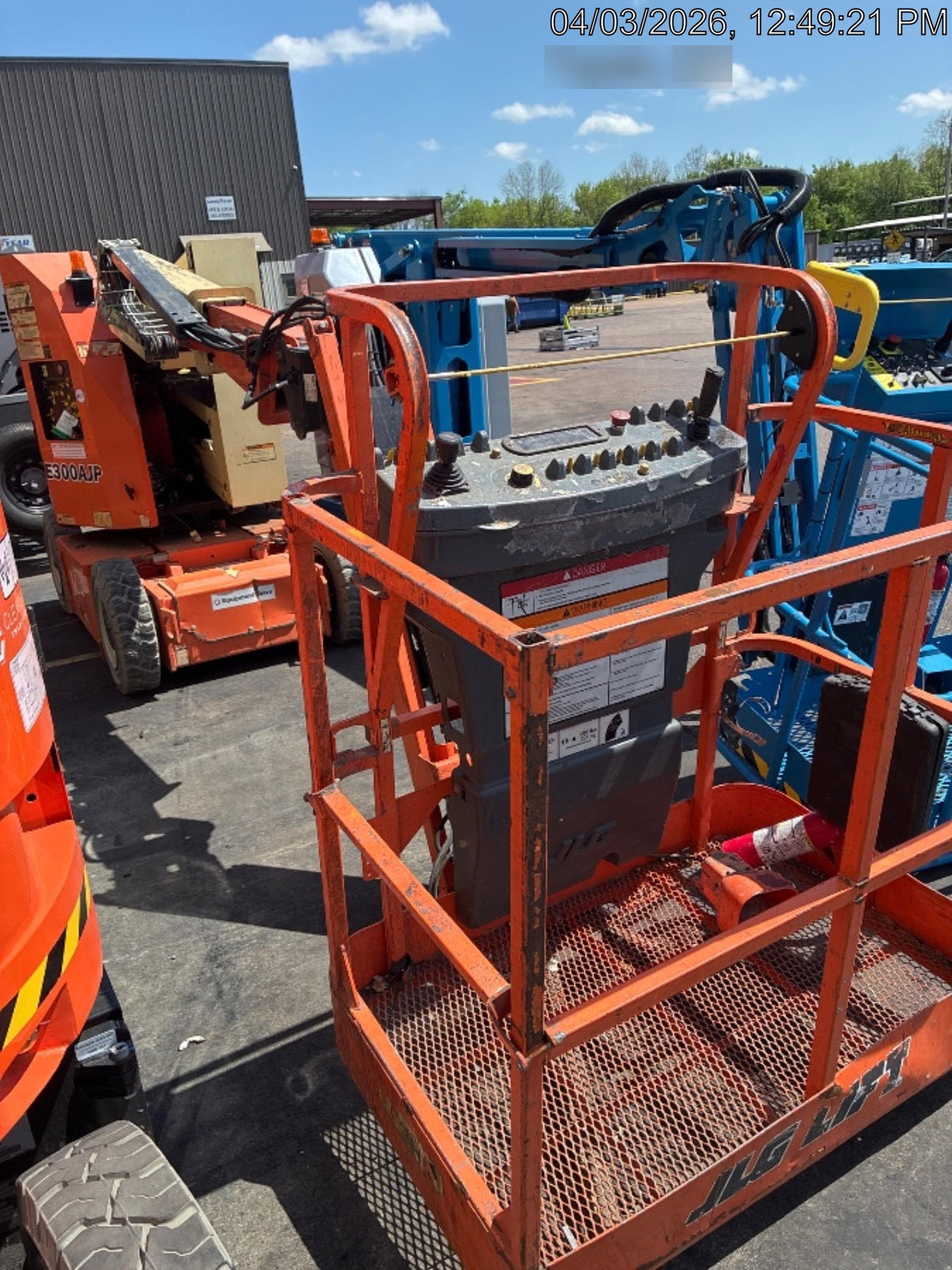 2019 JLG E300AJP