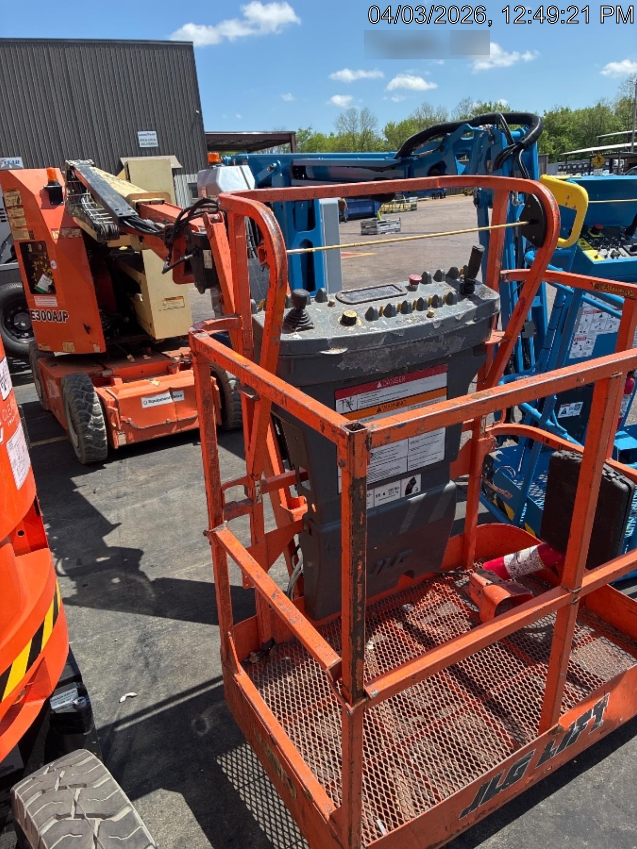 2019 JLG E300AJP