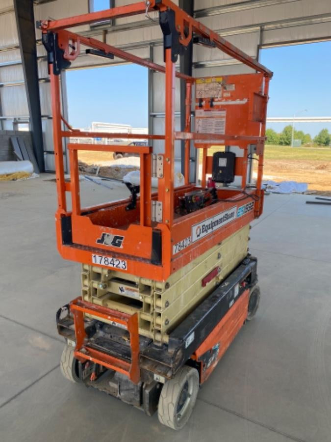 2021 JLG ES1932