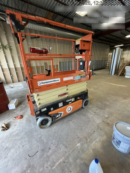 2021 JLG ES1932