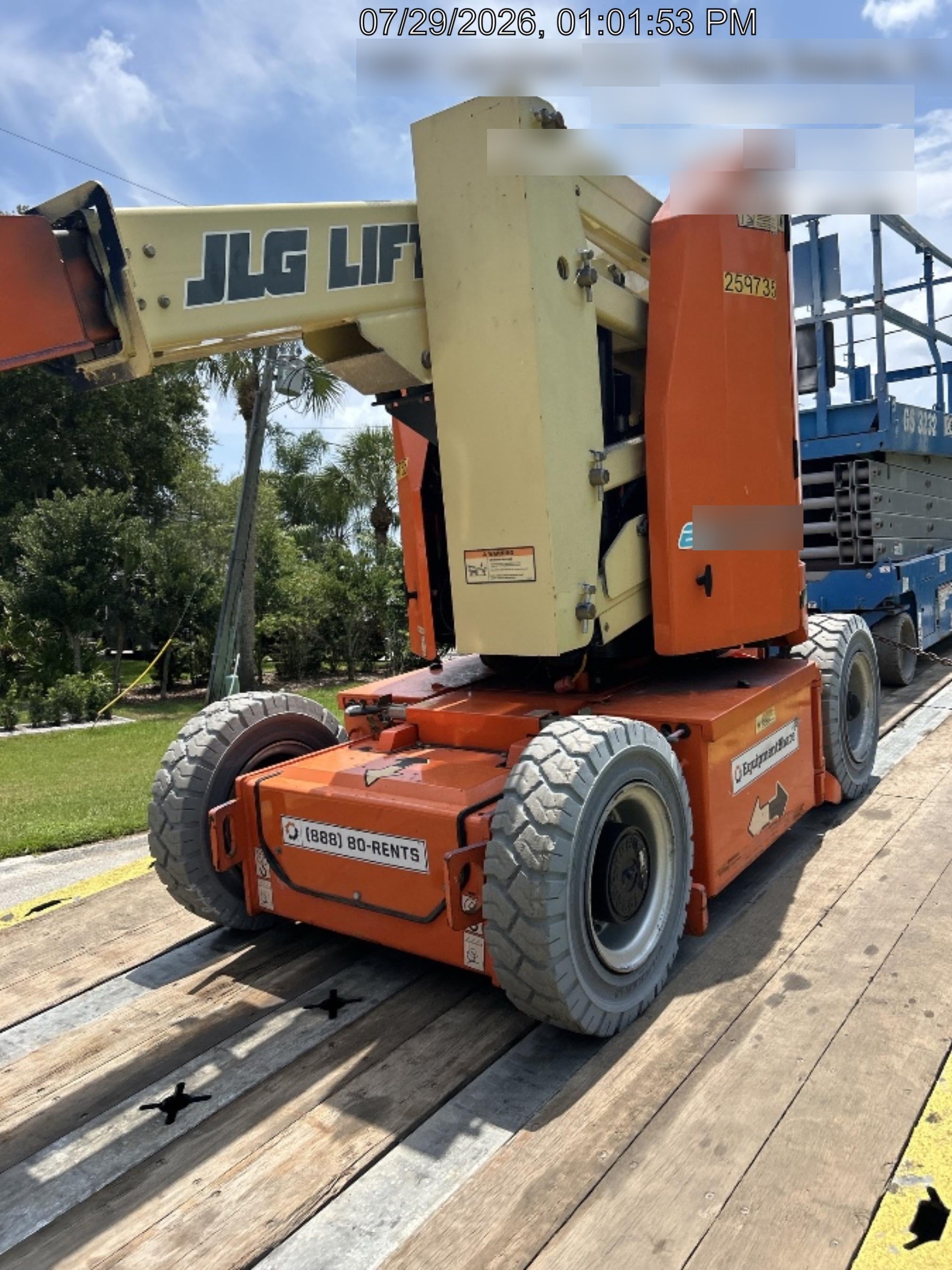 2022 JLG E300AJP