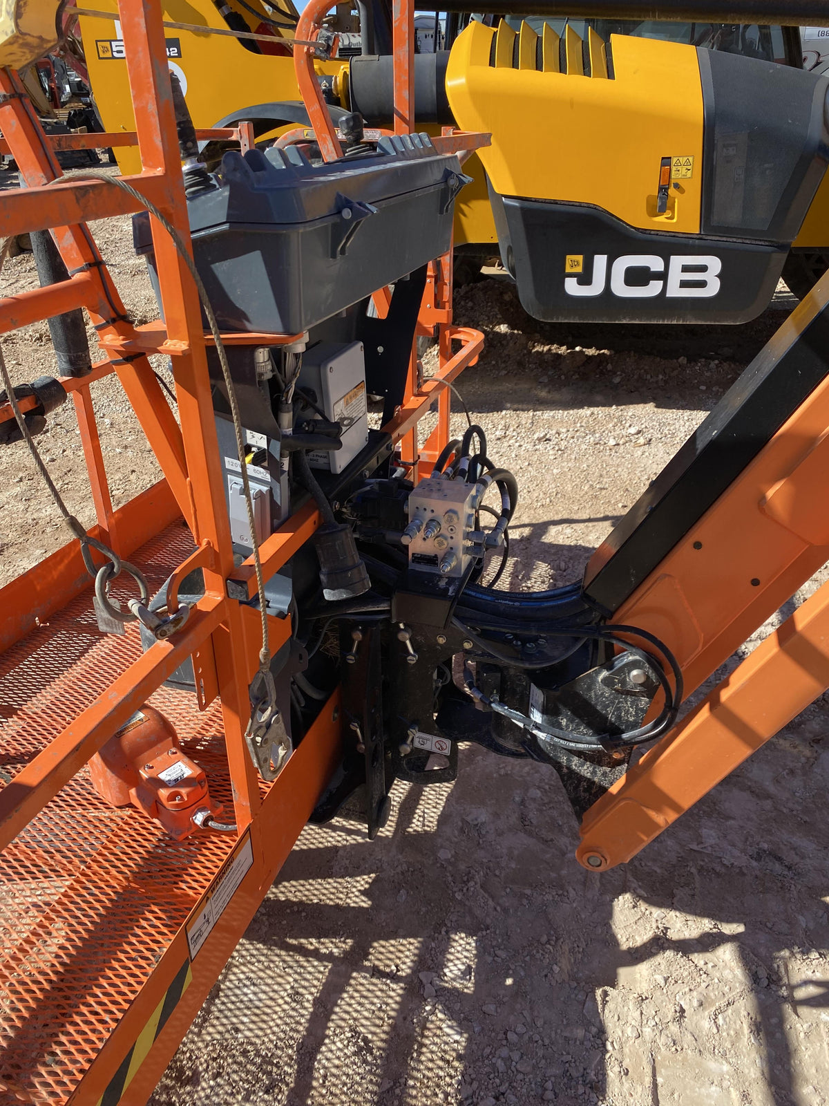 2022 JLG 660SJ