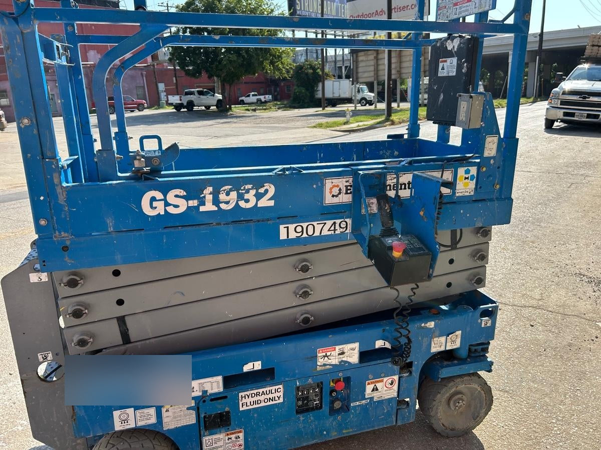 2021 GENIE GS-1932