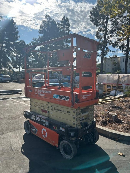 2022 JLG ES1932